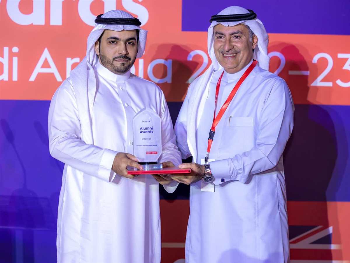 Dr. Abdullah  bin Al-Hamidi Al-Ghanami, has received the UK alumni award