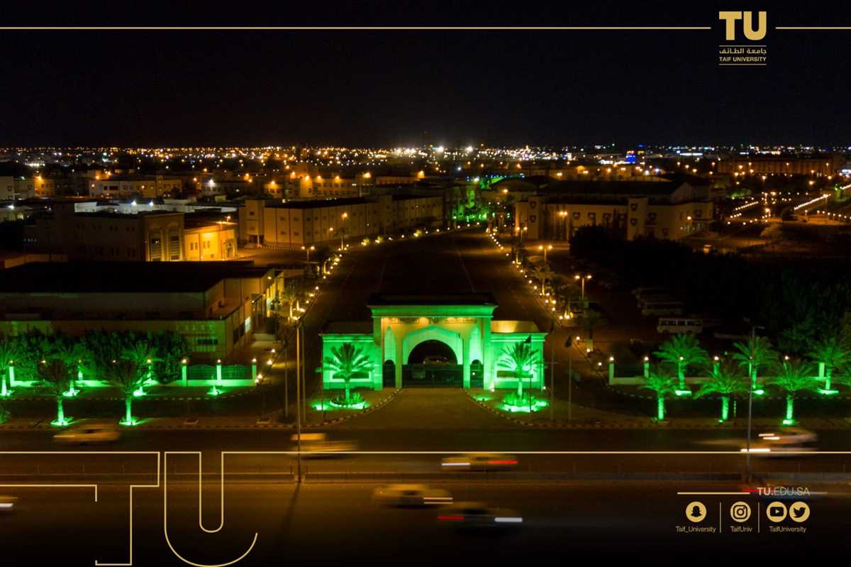 جامعة الطائف تضيء مرافقها باللون الأخضر إحتفاء باليوم الوطني